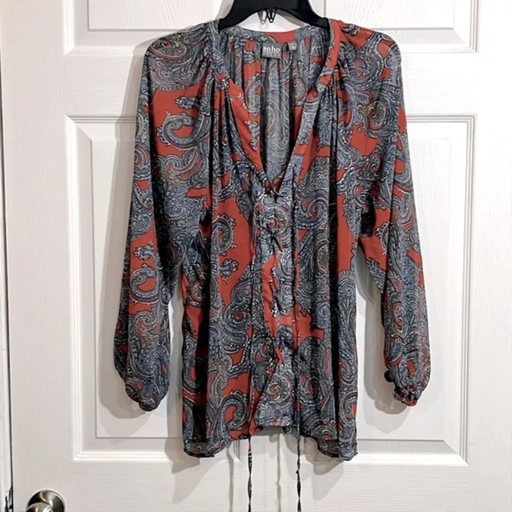 Soho Jeans Paisley top with Tie front - size Medium